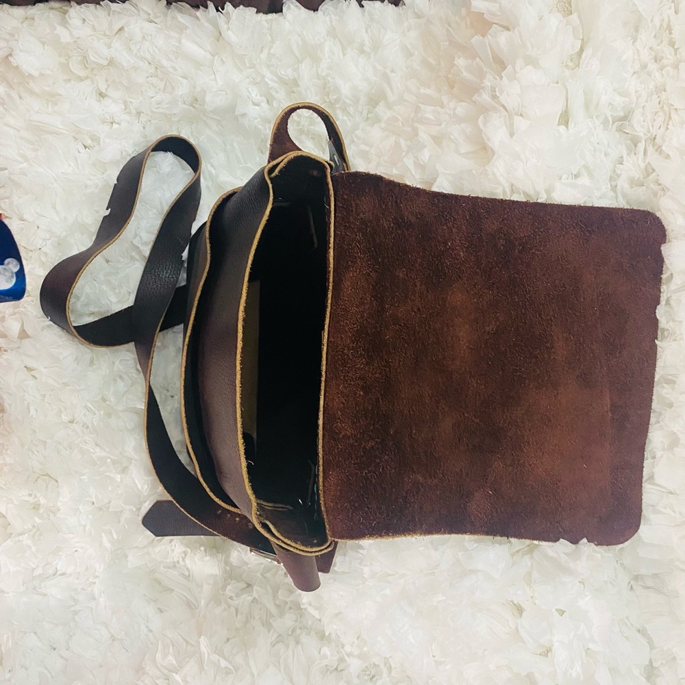 LEATHER (COW)Bag Excellent Conditions.  Smoke free home - Picture 5 of 10